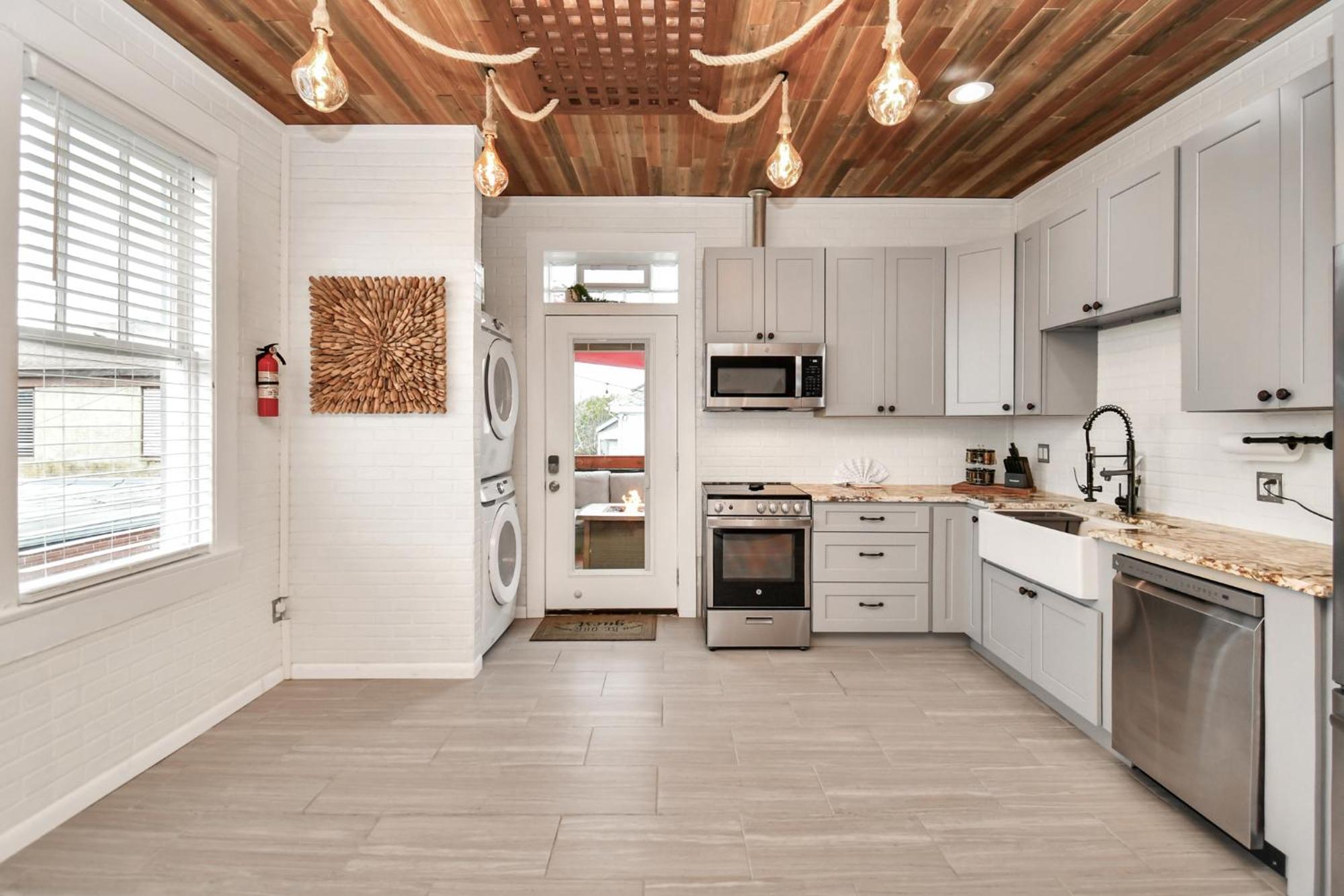 Nautical Loft With Outdoor Kitchen & Beach Access Apartment Galveston Exterior photo